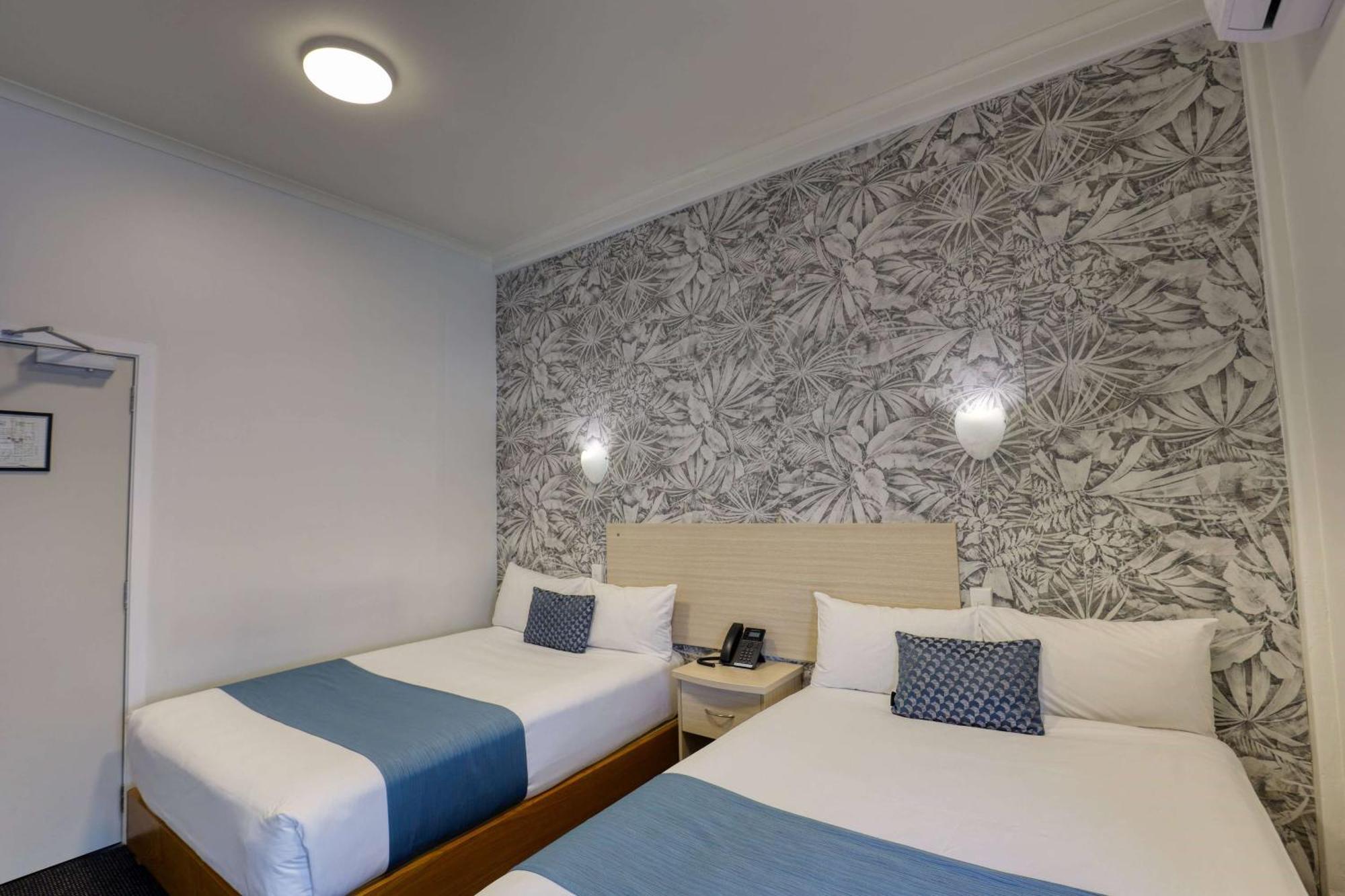 Ramada By Wyndham, Hamilton City Center Eksteriør bilde