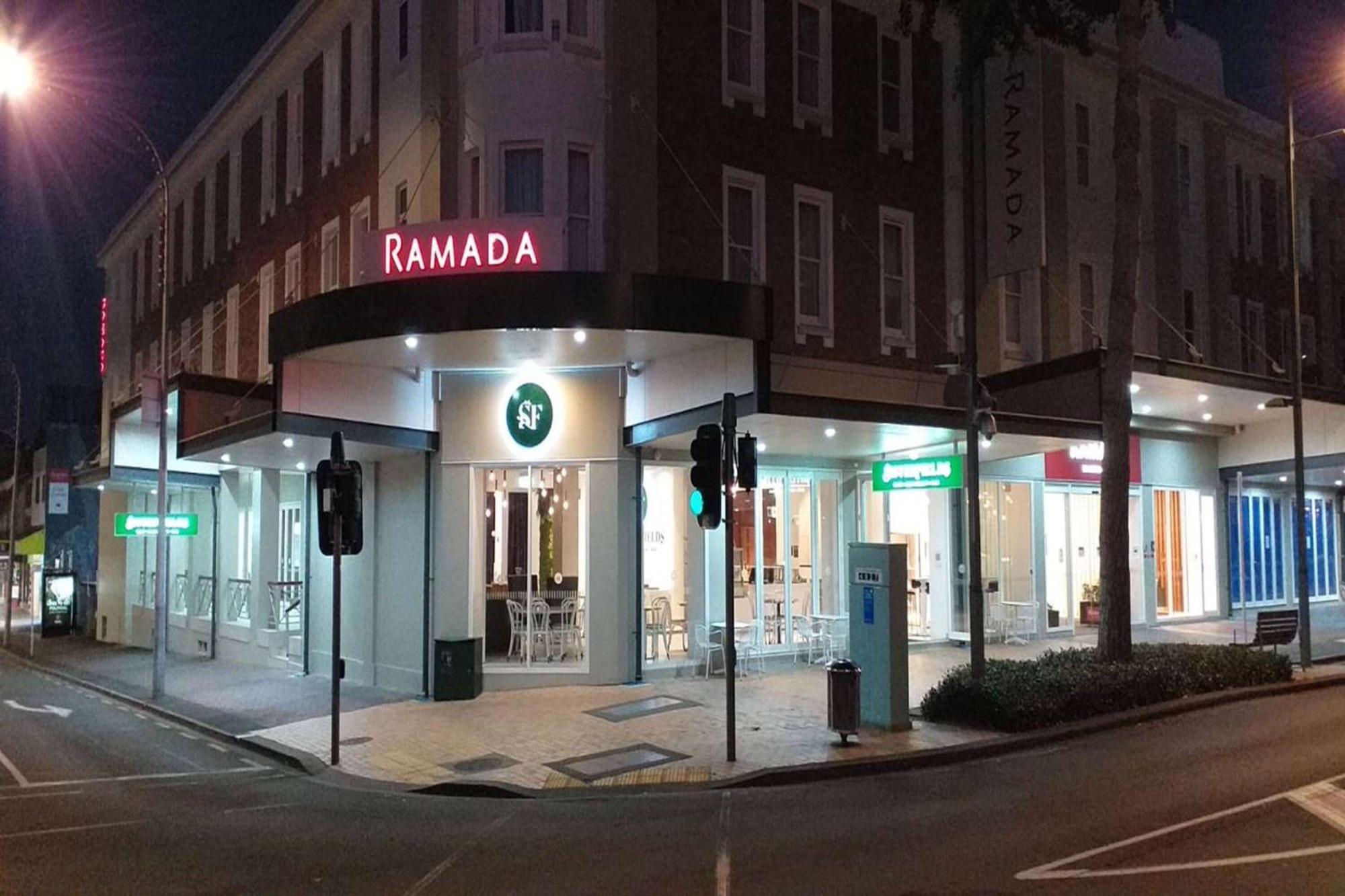 Ramada By Wyndham, Hamilton City Center Eksteriør bilde