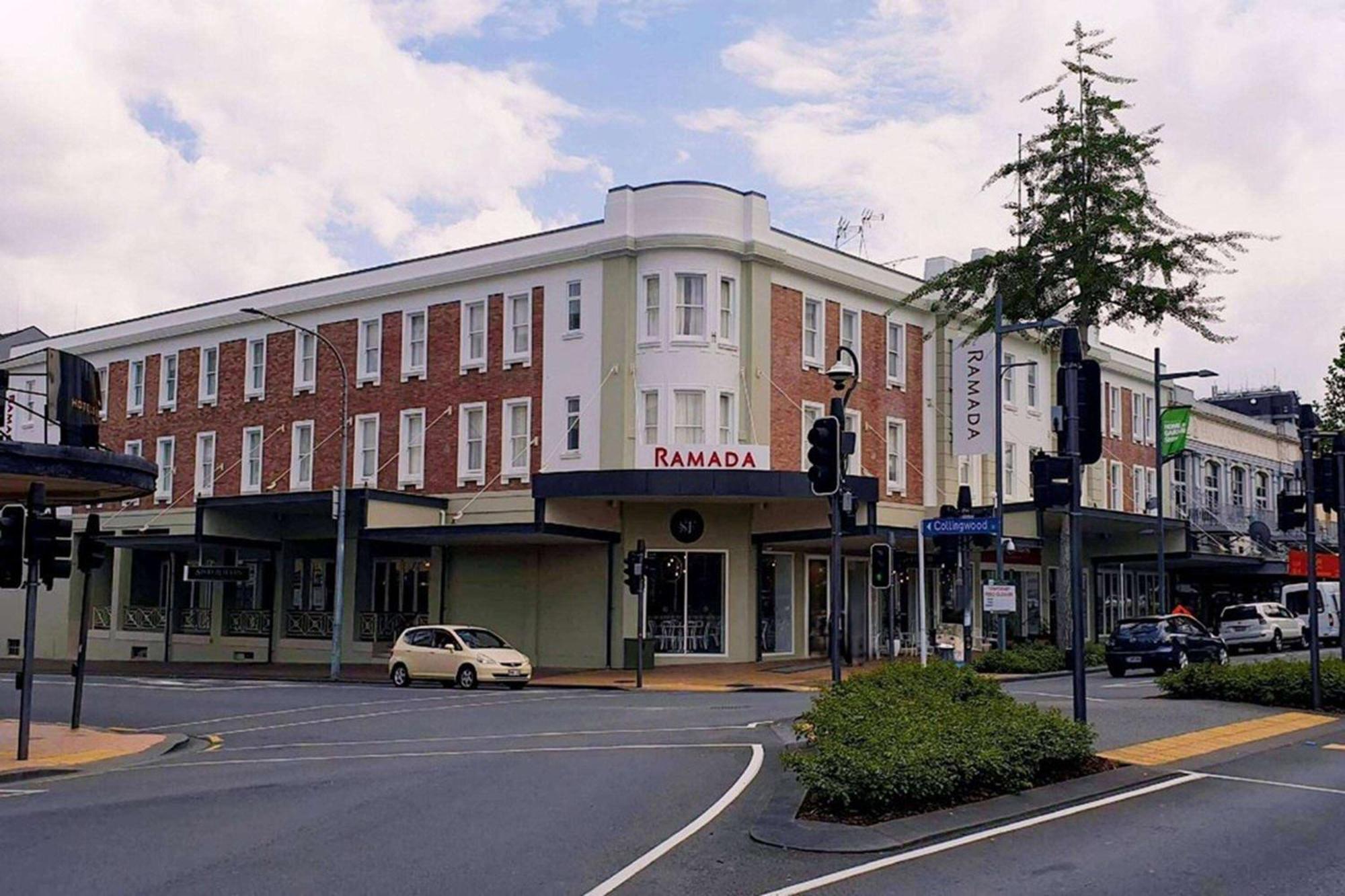 Ramada By Wyndham, Hamilton City Center Eksteriør bilde