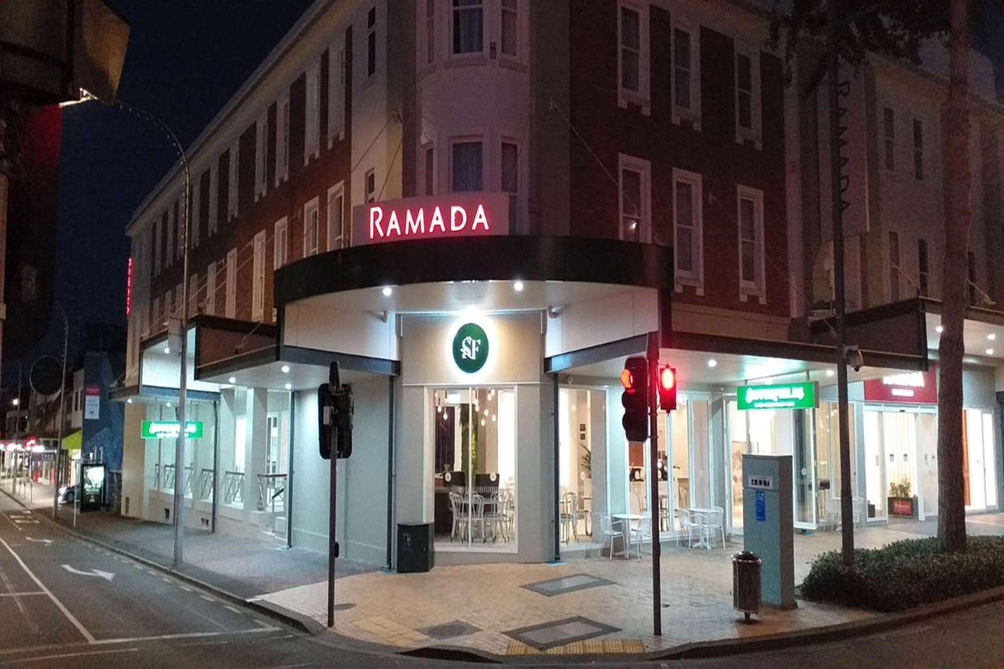 Ramada By Wyndham, Hamilton City Center Eksteriør bilde